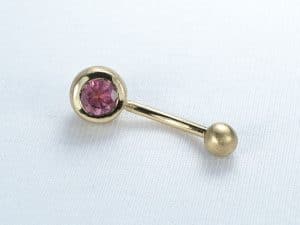 Piercing in 585er Roségold mit rosa Quarz