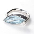 Weißgoldring 585er mit Aquamarin im Phantasieschliff