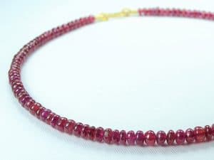 Rubin-Rondell-Kette mit 750er Gelbgold-Verschluss