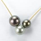 Collier mit drei Tahitiperlen in verschiedenen Farben
