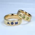 Trauringe 750er Gelbgold mit Safiren und Peridot