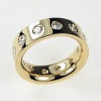 Ring Gelbgold mit 12 Brillanten