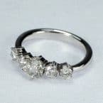 Weißgoldring mit Chatons für Brillanten